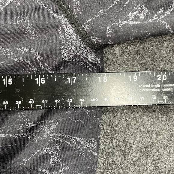 Fabletics Size Large Black Amelie Seamless Mock Neck Zipper Thumbhole EUC - Picture 5 of 6